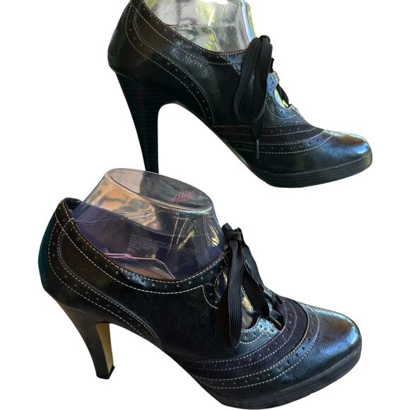 Isaac Mizrahi Brogue Oxford Lace Up Wingtip Heels SZ 8.5 Coquette Pinup Y2K - Picture 2 of 12